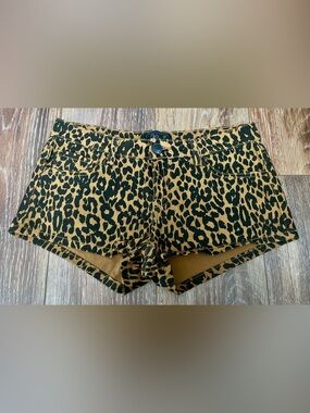 NWOT ChiQle Leopard Print Denim Low Rise Shorts Size Large